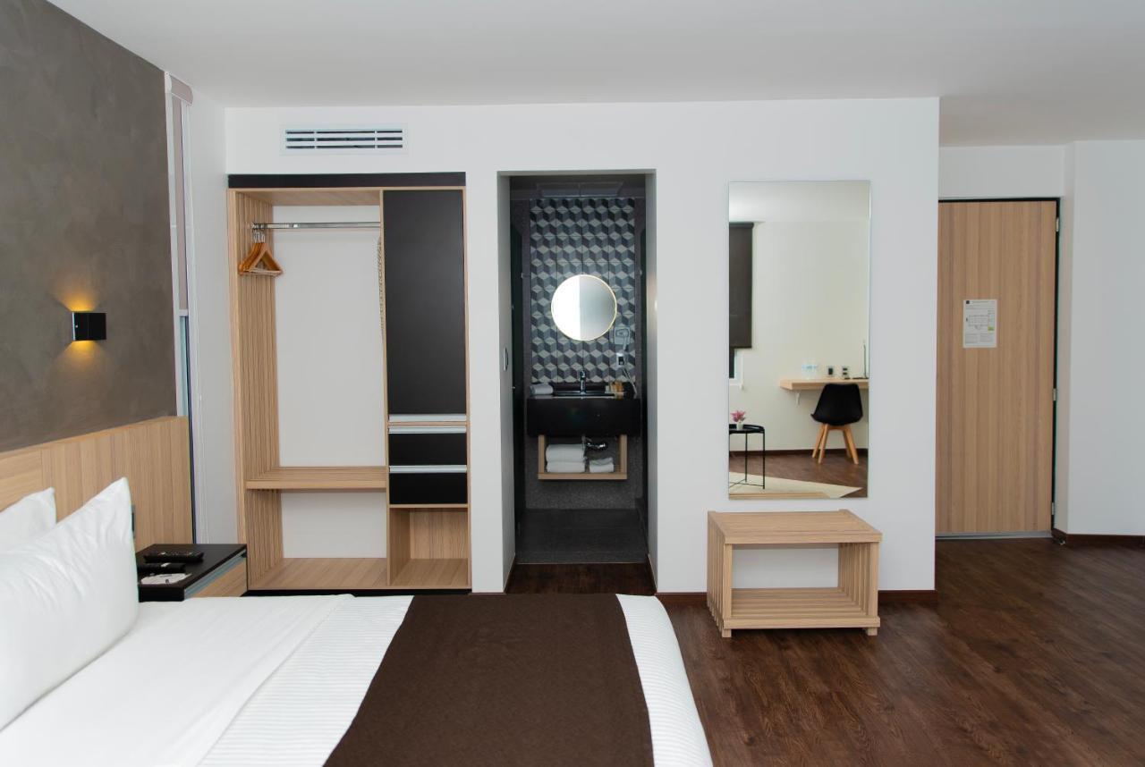 Fato Hotel Queretaro Luaran gambar